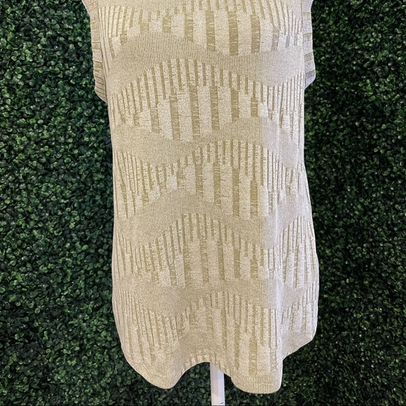 A New Day Top - Picture 2 of 4